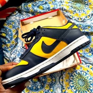 Nike dunk low “Michigan” Size 6.5 Youth